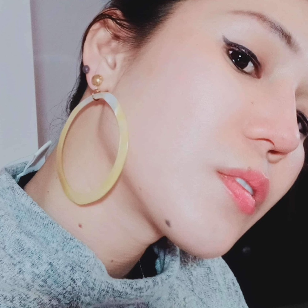 Light shell earrings